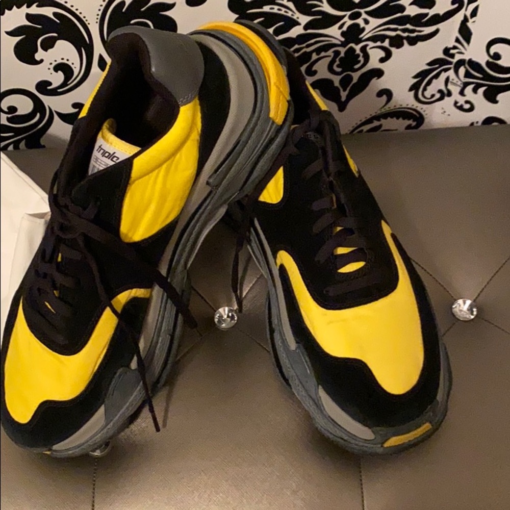 Men’s Balenciaga Triple S - Picture 2 of 7